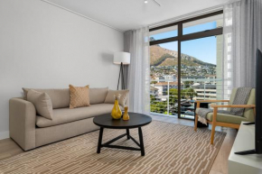 Sophisticated Luxe Apartment - Balcony & Wifi